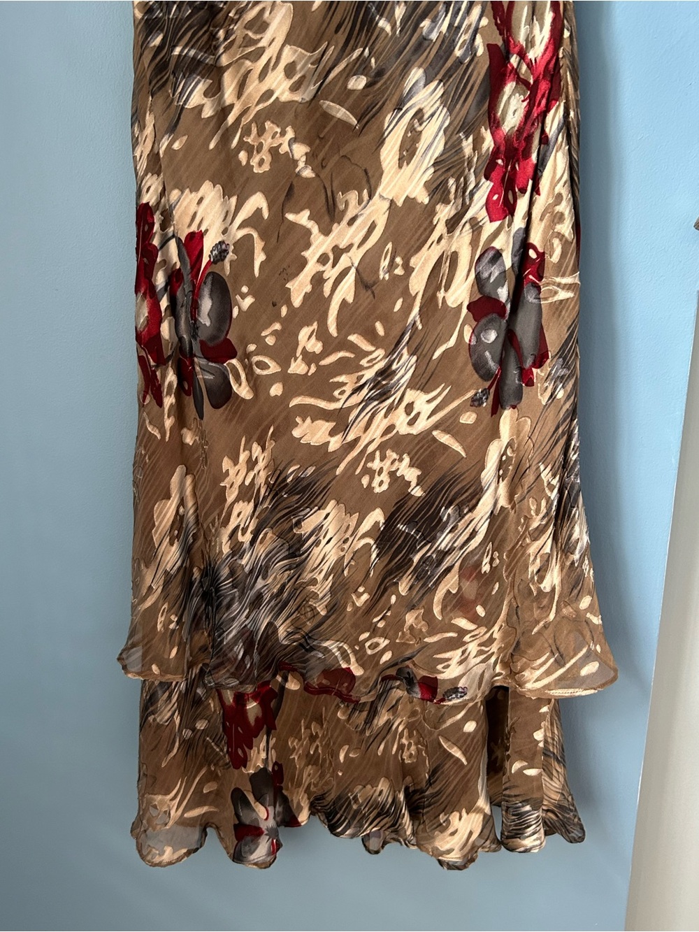 SIMPLY SILK Taupe Floral Dress with Red and Gray Accents, Matching Shawl, Large. - Picture 10 of 10